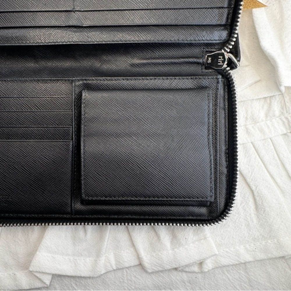 AUTHENTIC Prada wallet. Black. - Picture 4 of 13